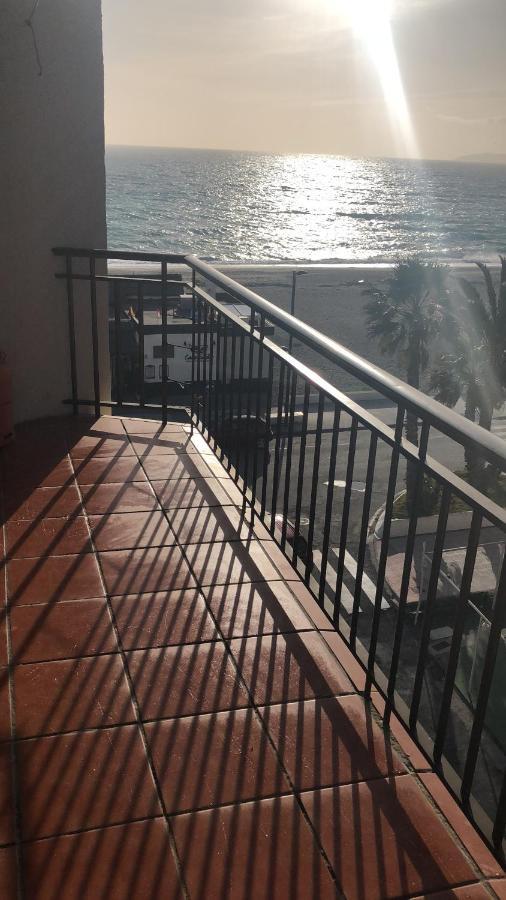 Apartamento En Primera Linea De Playa ซาโลเบรญา ภายนอก รูปภาพ
